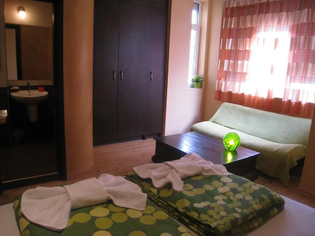 Elegance On A Budget - Rooms For Rent In Sofia Center
