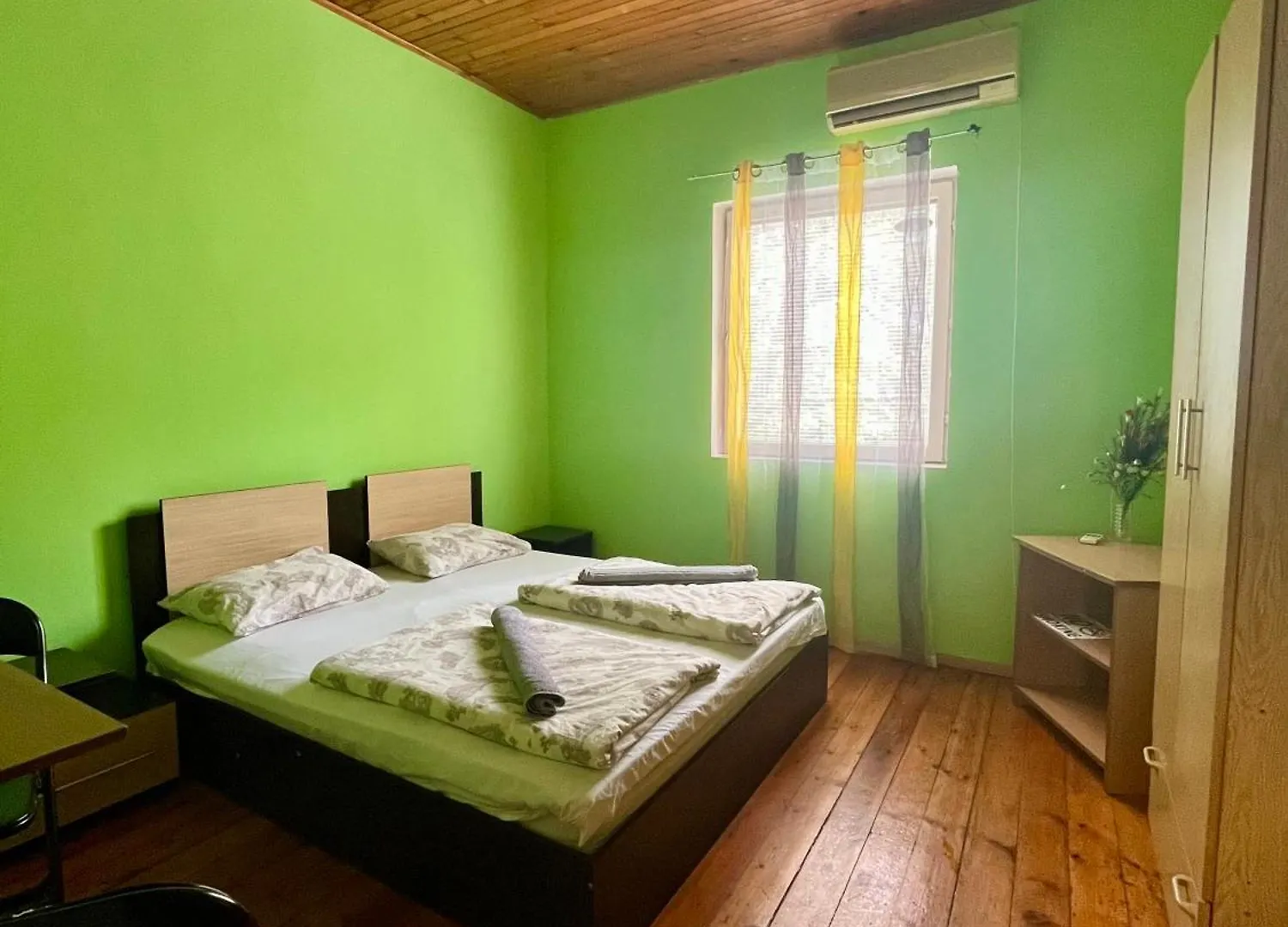Elegance On A Budget - Rooms For Rent In Sofia Center location