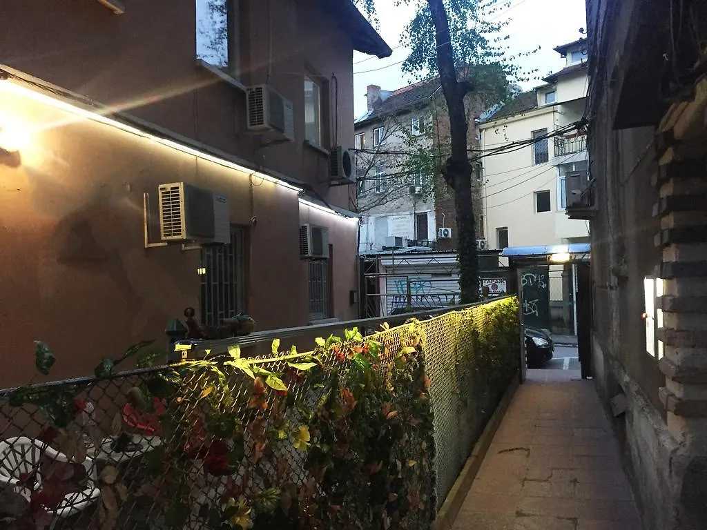 Elegance On A Budget - Rooms For Rent In Sofia Center Hostel