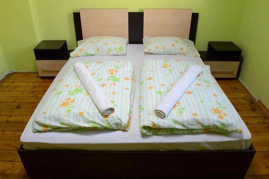 Hostel Elegance On A Budget - Rooms For Rent In Sofia Center