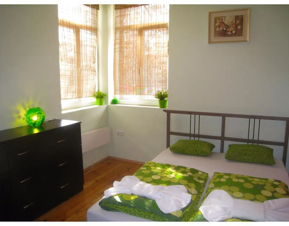 Elegance On A Budget - Rooms For Rent In Sofia Center Hostel