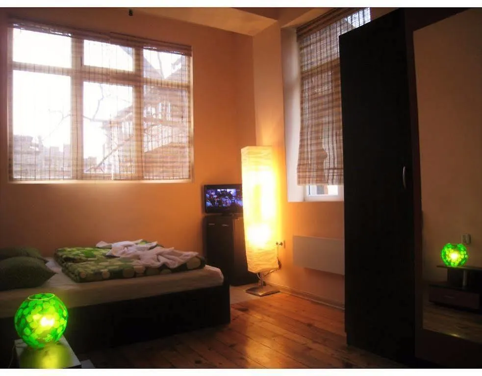 Elegance On A Budget - Rooms For Rent In Sofia Center Hostel
